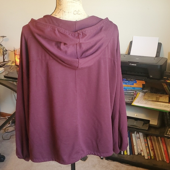 Maurices burgundy sweatshirt hoodie size XL - Picture 3 of 8